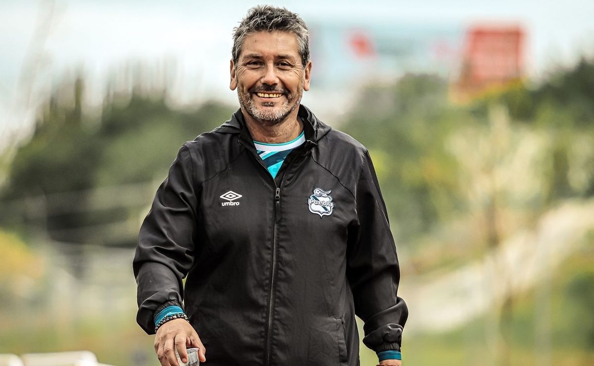 Lindo reconocimiento: en México le realizan una estatua a ex jugador de U. de Chile