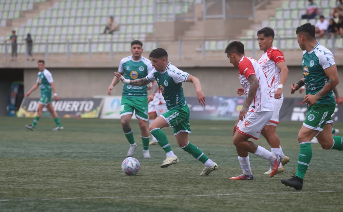 Copiapó golea y se mete en puestos de liguilla en la B Copiapó golea y se mete en puestos de liguilla en la B