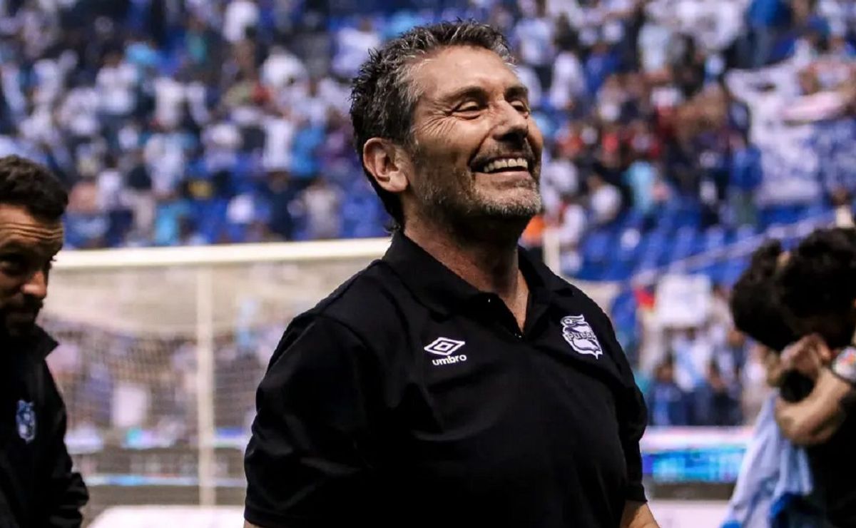 “Es un orgullo para mí”: la emoción de ex U. de Chile por estatua que le realizan en México