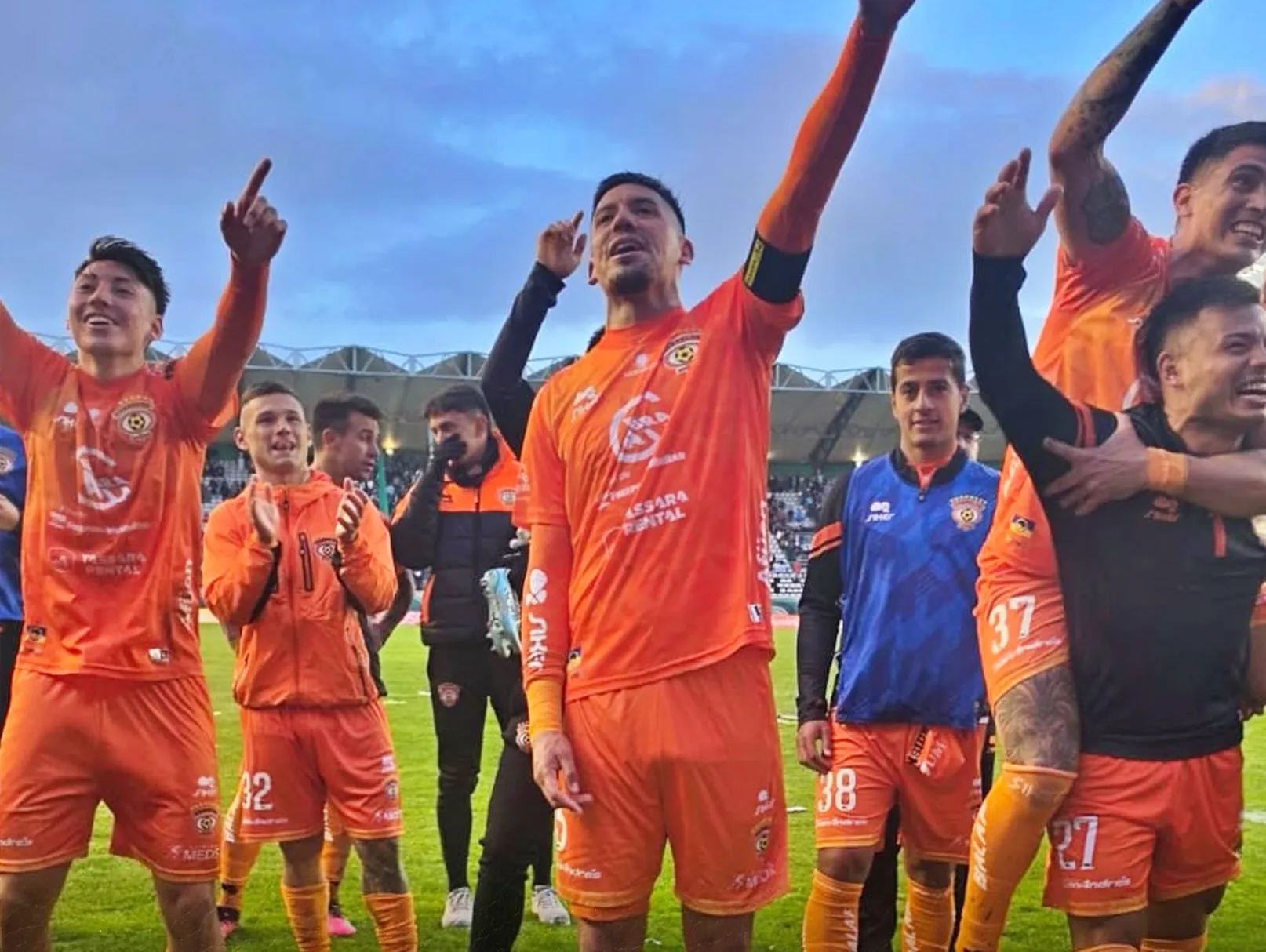 Los naranjas sacaron una ventaja de cuatro puntos en la cima de la Primera B. | Foto: Cobreloa.