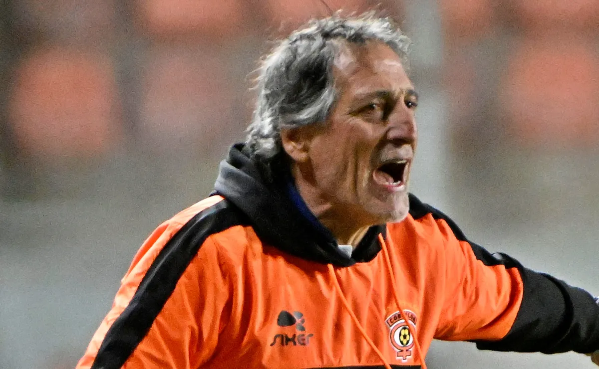 Mario Salas lleva a Cobreloa a la cima de la Primera B Mario Salas lleva a Cobreloa a la cima de la Primera B