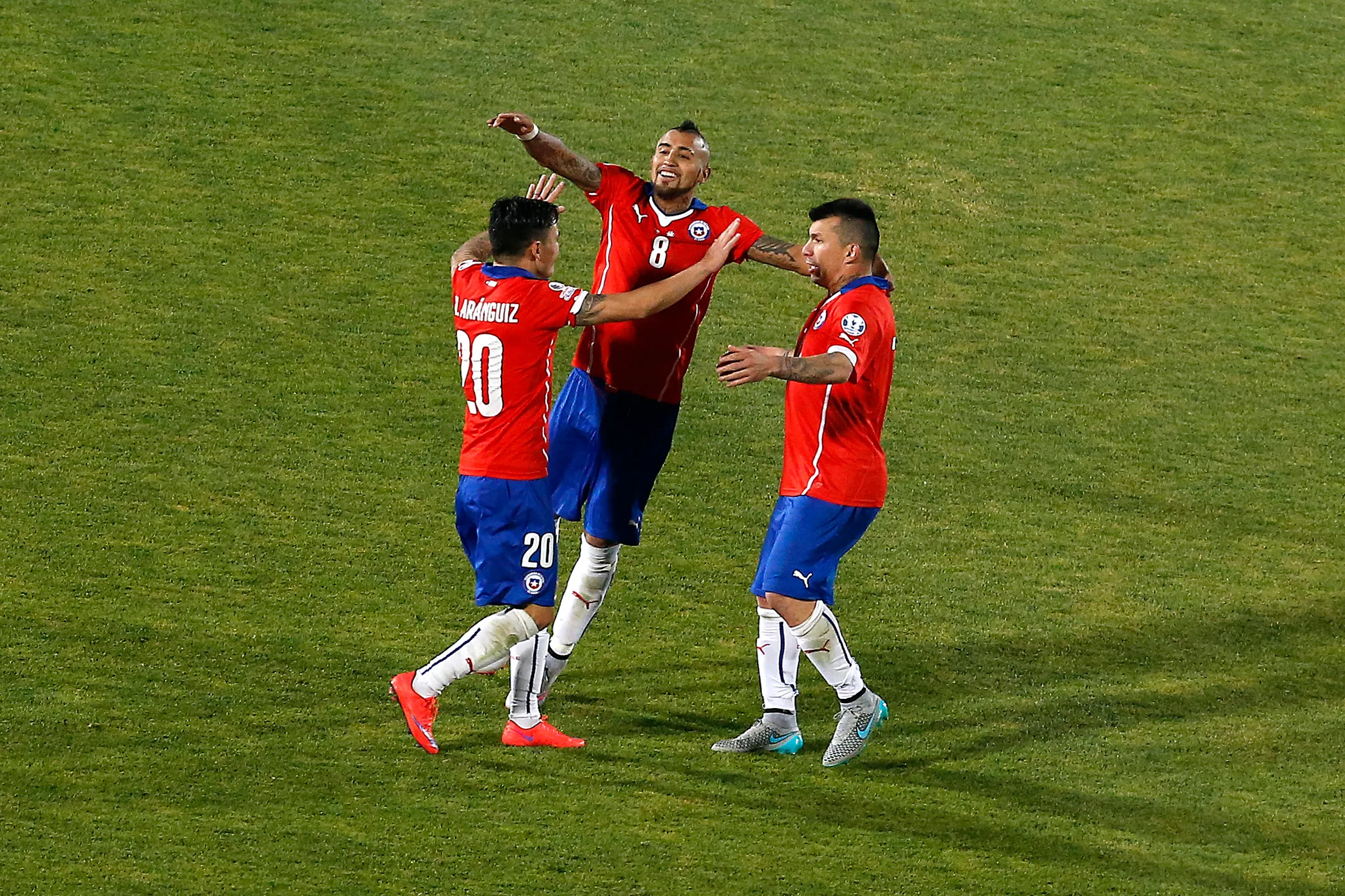 La idea de repetir la generación dorada está lejos en la selección chilena. Foto: Paul Plaza/Photosport