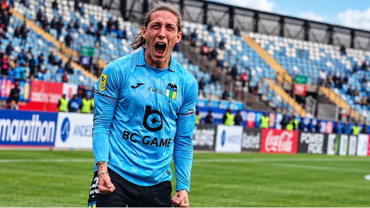 Este delantero argentino tuvo su primer festejo en el Capo de Provincia y festejó con rabia.