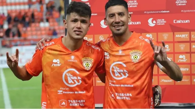 Rodolfo González junto a Youssef, quien como él también es zaguero central.