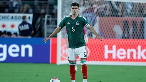 Johan Vásquez, zaguero central que fue designado como capitán de México.