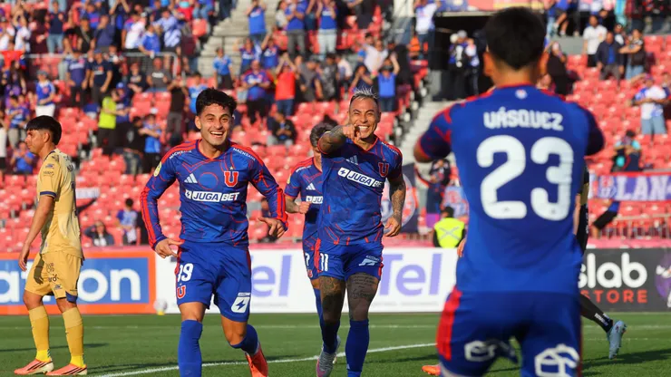 La U mueve constantemente la formación.