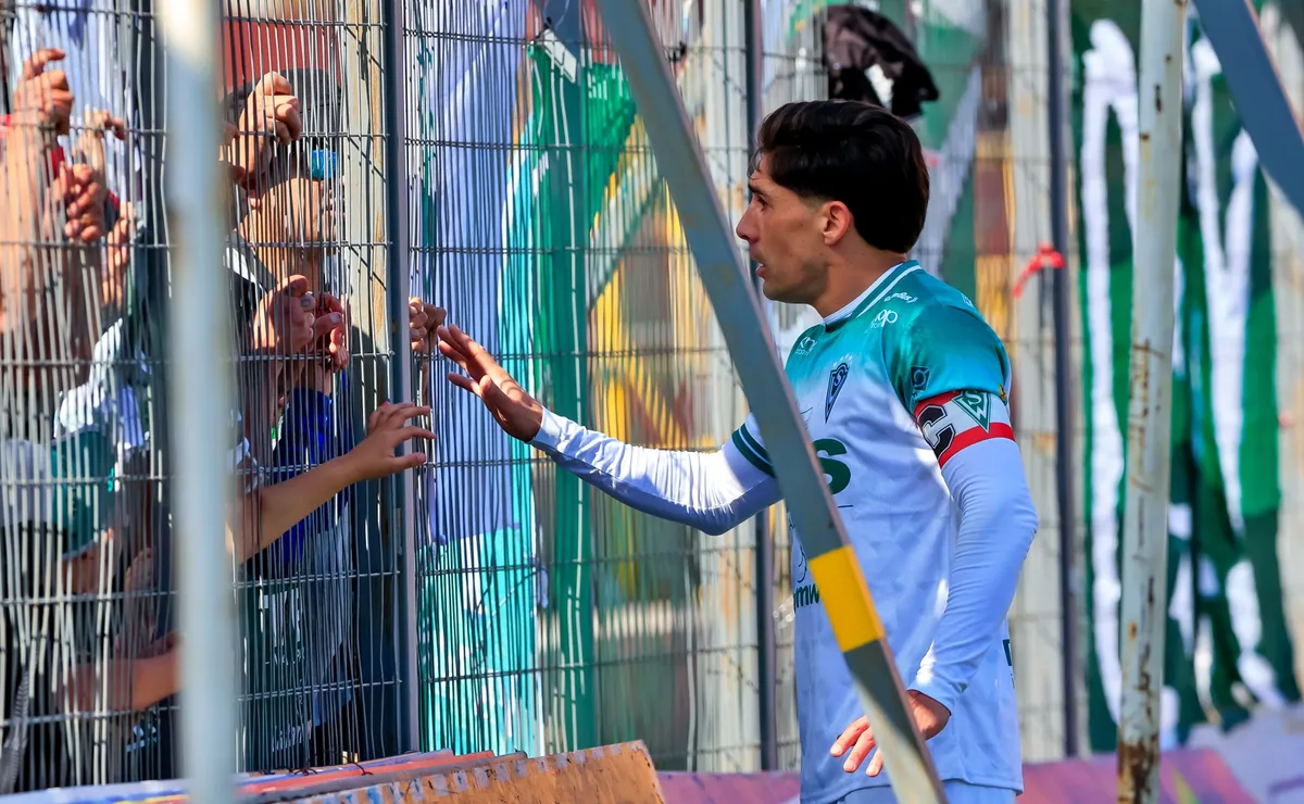 Árbitro denuncia a Wanderers por incidentes de hinchas en Santa Laura