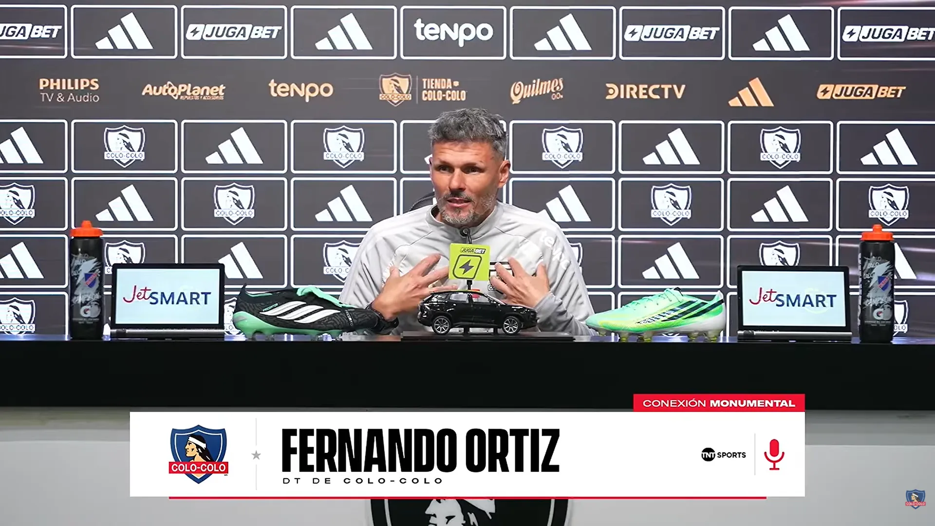 Fernando Ortiz en la conferencia de prensa de Colo Colo. (Captura YouTube).