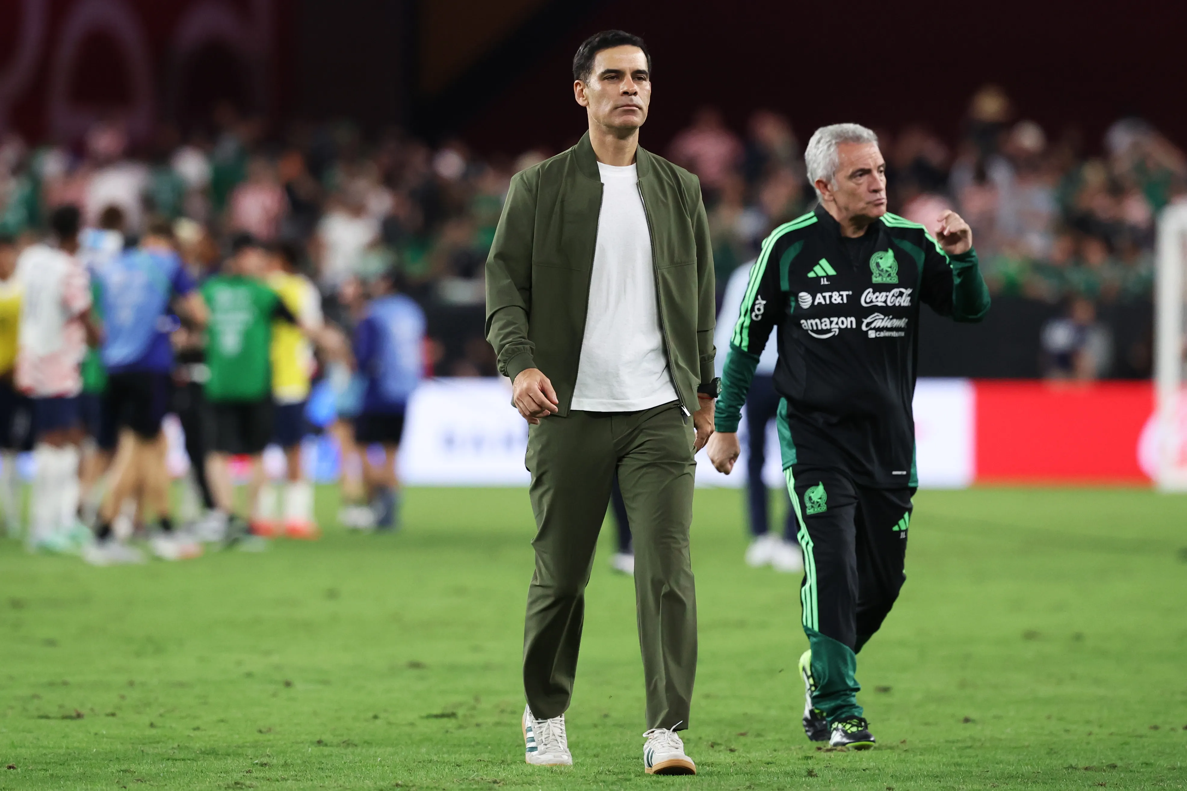 Rafa Márquez junto a Juanma Lillo, su colaborador en la selección de México. (Chris Coduto/Getty Images).