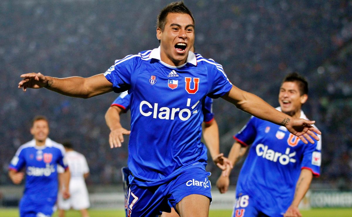 U de Chile tendrá camiseta retro inspirada en Copa Sudamericana 2011: adidas la lanza en 2027