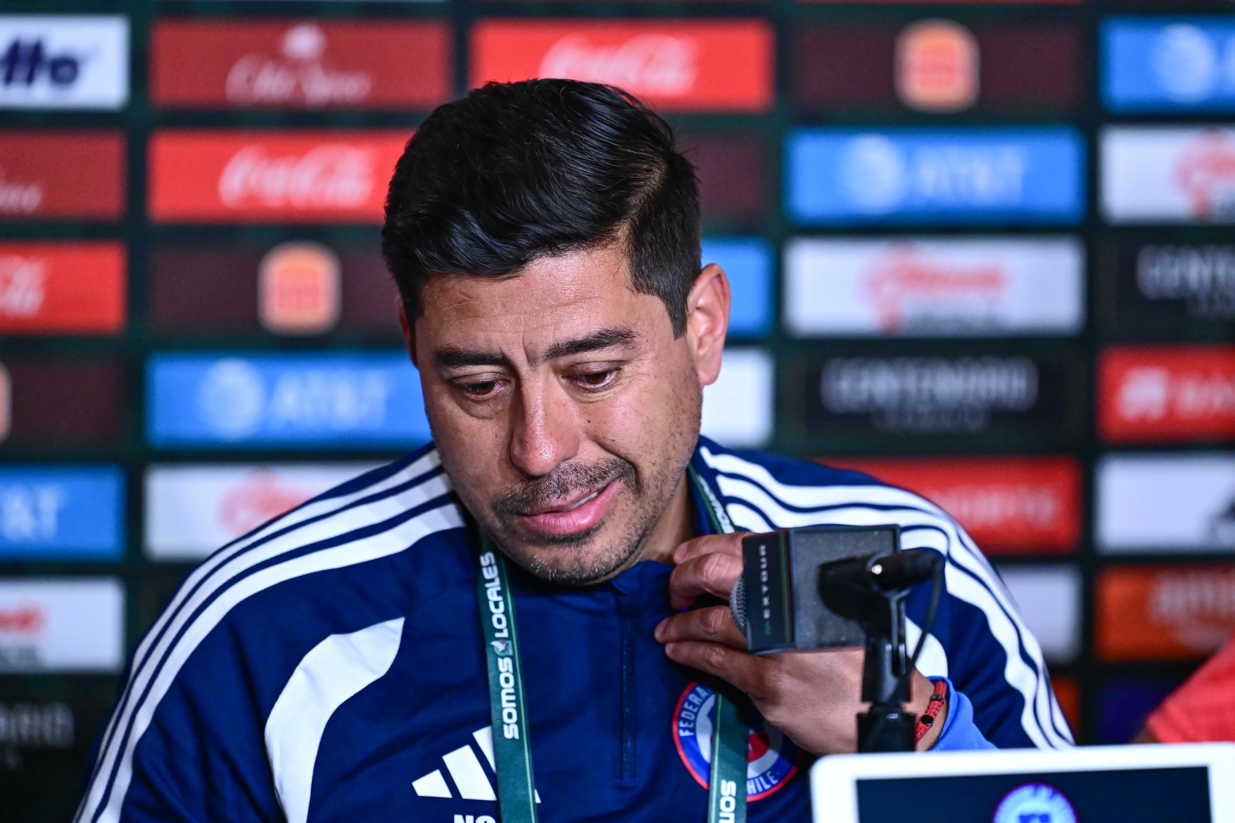 Nicolás Córdova en la conferencia de prensa que ofreció junto a Jonathan Villagra. (Adrian Macias/Mexsport/Photosport).