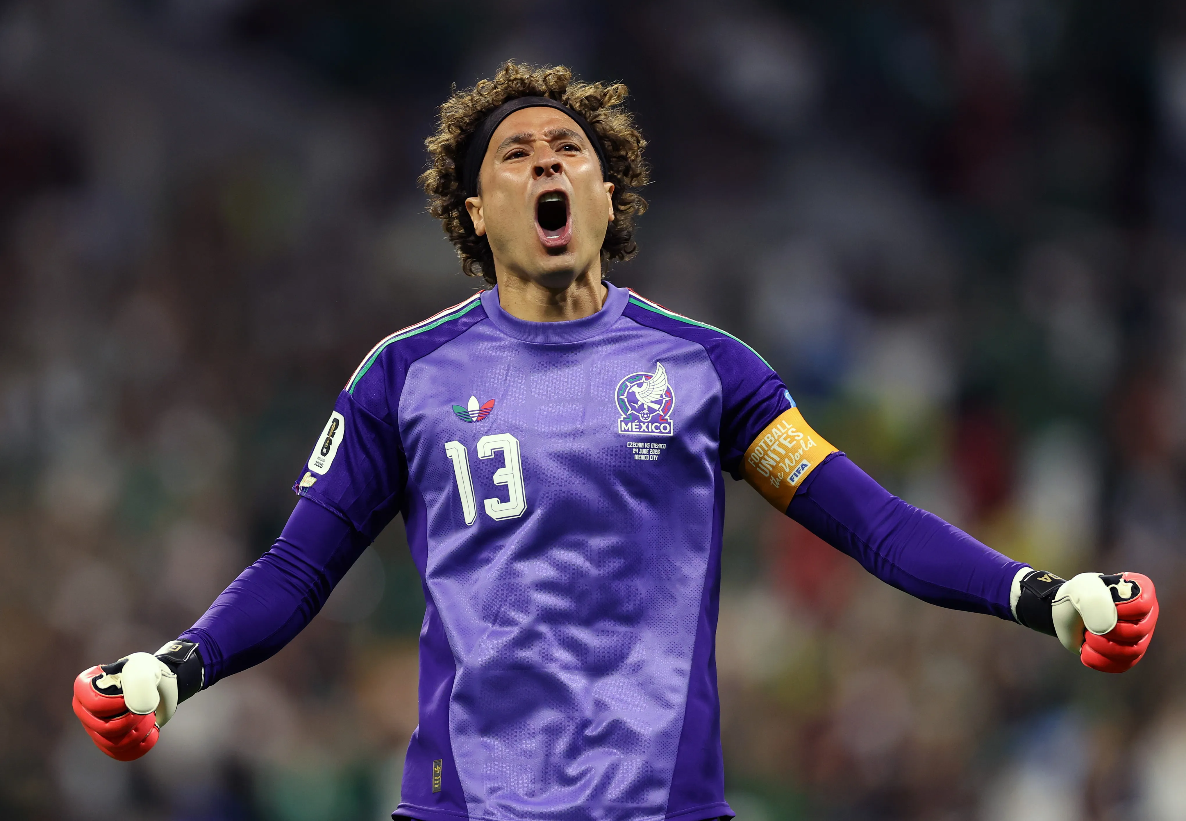 Guillermo Ochoa llegó a jugar seis Mundiales tras ingresar en el duelo de México ante Chequia. (Molly Darlington/Getty Images).