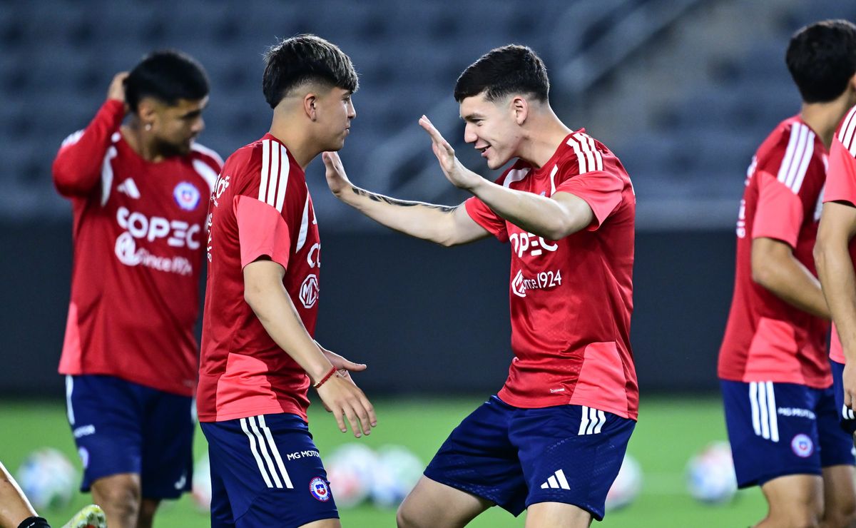 Marcos González quiere a Gustavo Álverez como el nuevo DT de la Roja: “Es parecido a Bielsa y Sampaoli”