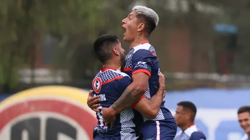 Germán Estigarribia llegó a siete goles en la Primera B 2026 tras su festejo ante Wanderers.