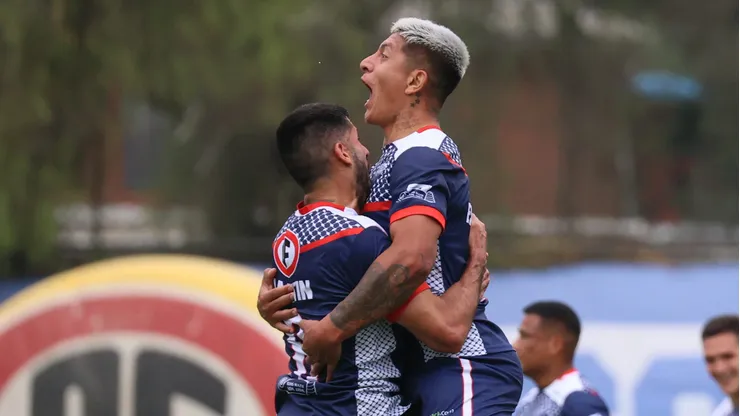 Germán Estigarribia llegó a siete goles en la Primera B 2026 tras su festejo ante Wanderers.