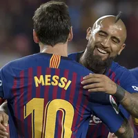 Hasta con foto de sus hijos: Vidal despide a Messi y noquea a Cristiano
