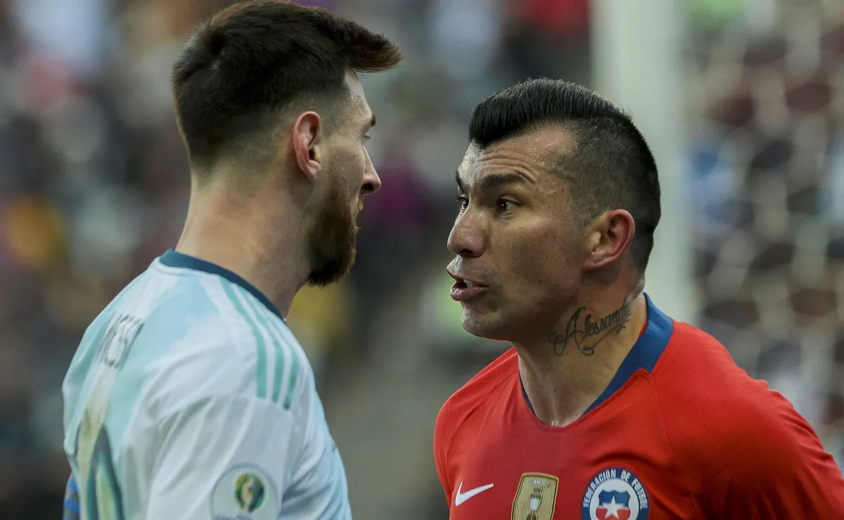 Gary Medel dedica mensaje de despedida a Lionel Messi