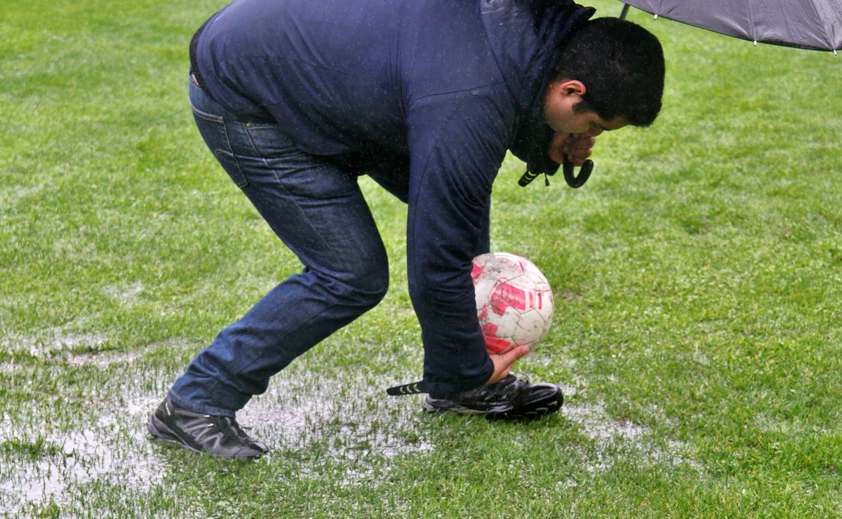 Horas claves en el Monumental: Colo Colo vs Puerto Montt en suspenso por las fuertes lluvias