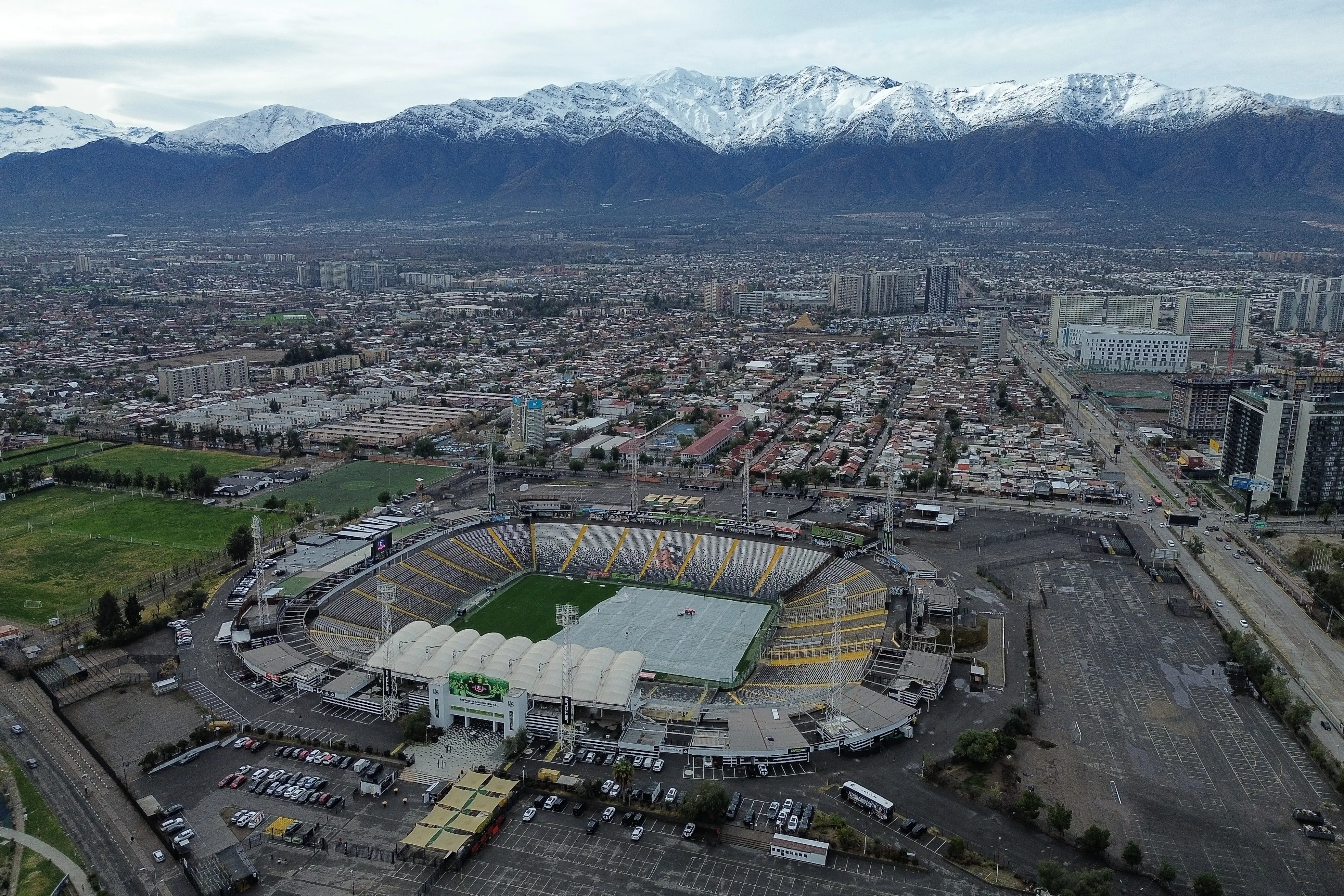 El Estadio Monumental ha recibido una fuerte lluvia en estas últimas horas. | Foto: Photosport.