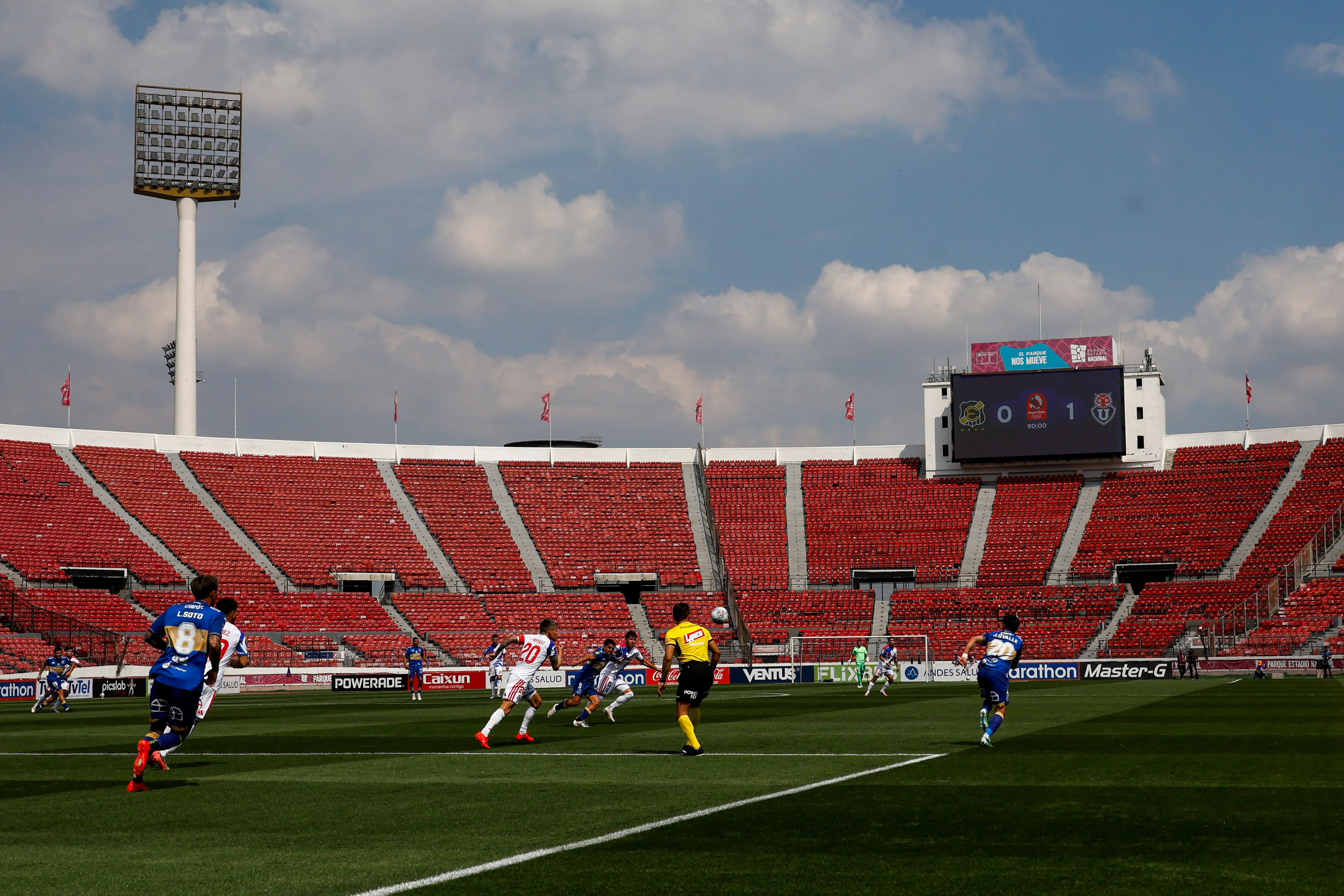 La cancha del Nacional tendrá que dejar el fútbol por un tiempo. Foto: Andres Pina/Photosport