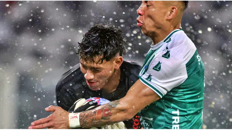 La lluvia que cayó en el Monumental fue demasiado para que se siguiera jugando.
