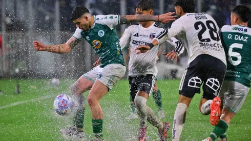 La lluvia obligó a suspender este choque entre Colo Colo y Puerto Montt.
