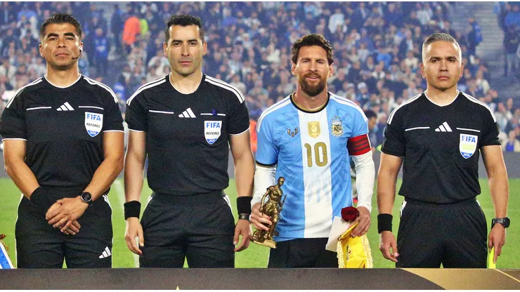 Fernando Vejar arbitró el último partido de Messi en Argentina.