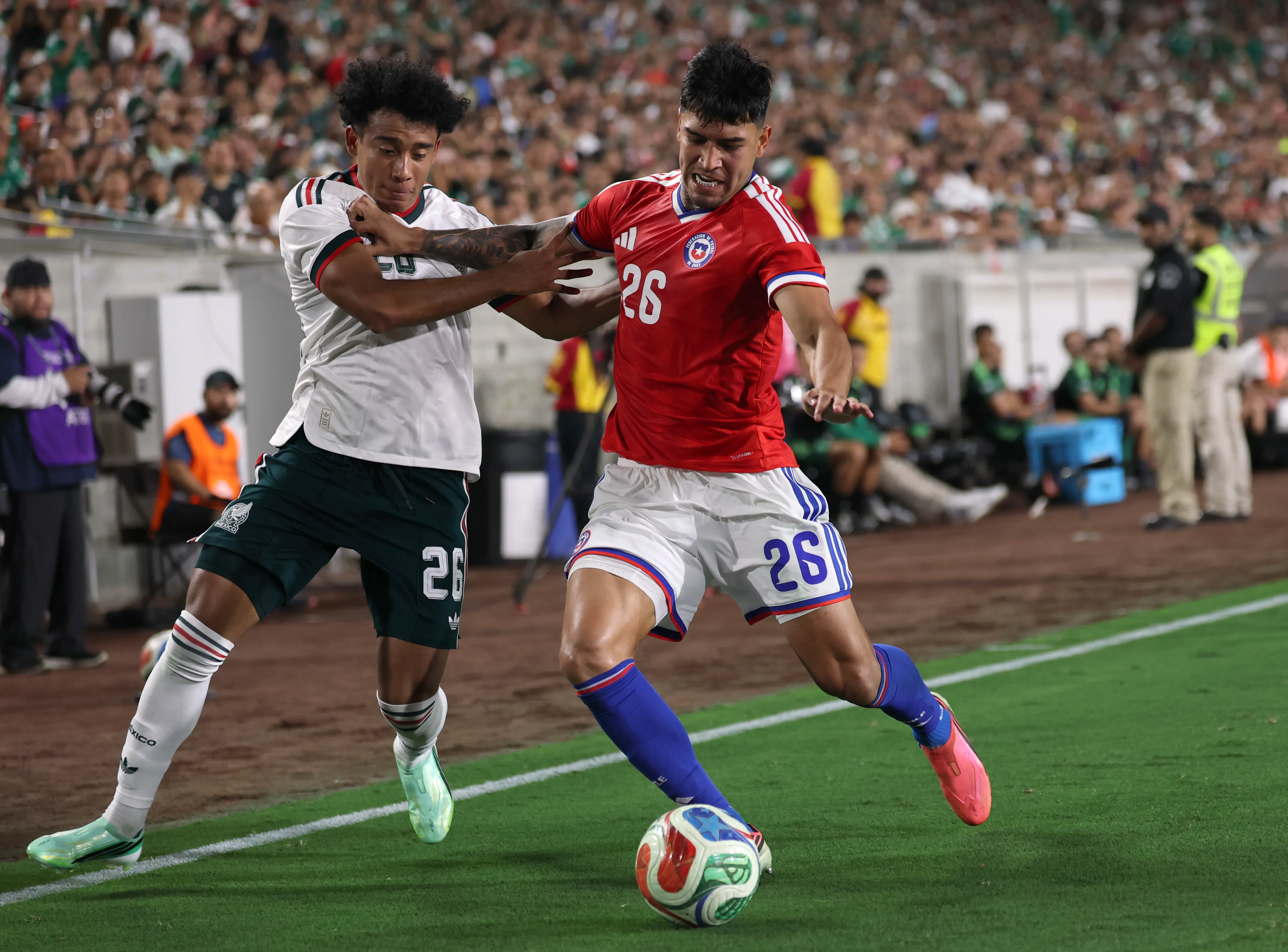 Diego Uloa nuevamente fue titular en la selección chilena. (Photo by Harry How/Getty Images)