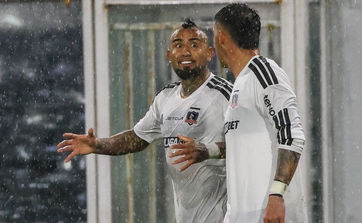 Arturo Vidal revela la conversación para suspender el partido de Colo Colo: “Se podía lesionar alguien”