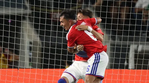 Vicente Pizarro celebra su gol ante México