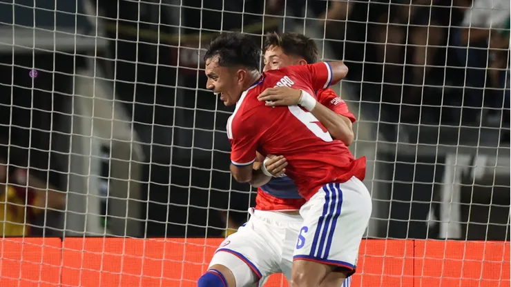 Vicente Pizarro celebra su gol ante México