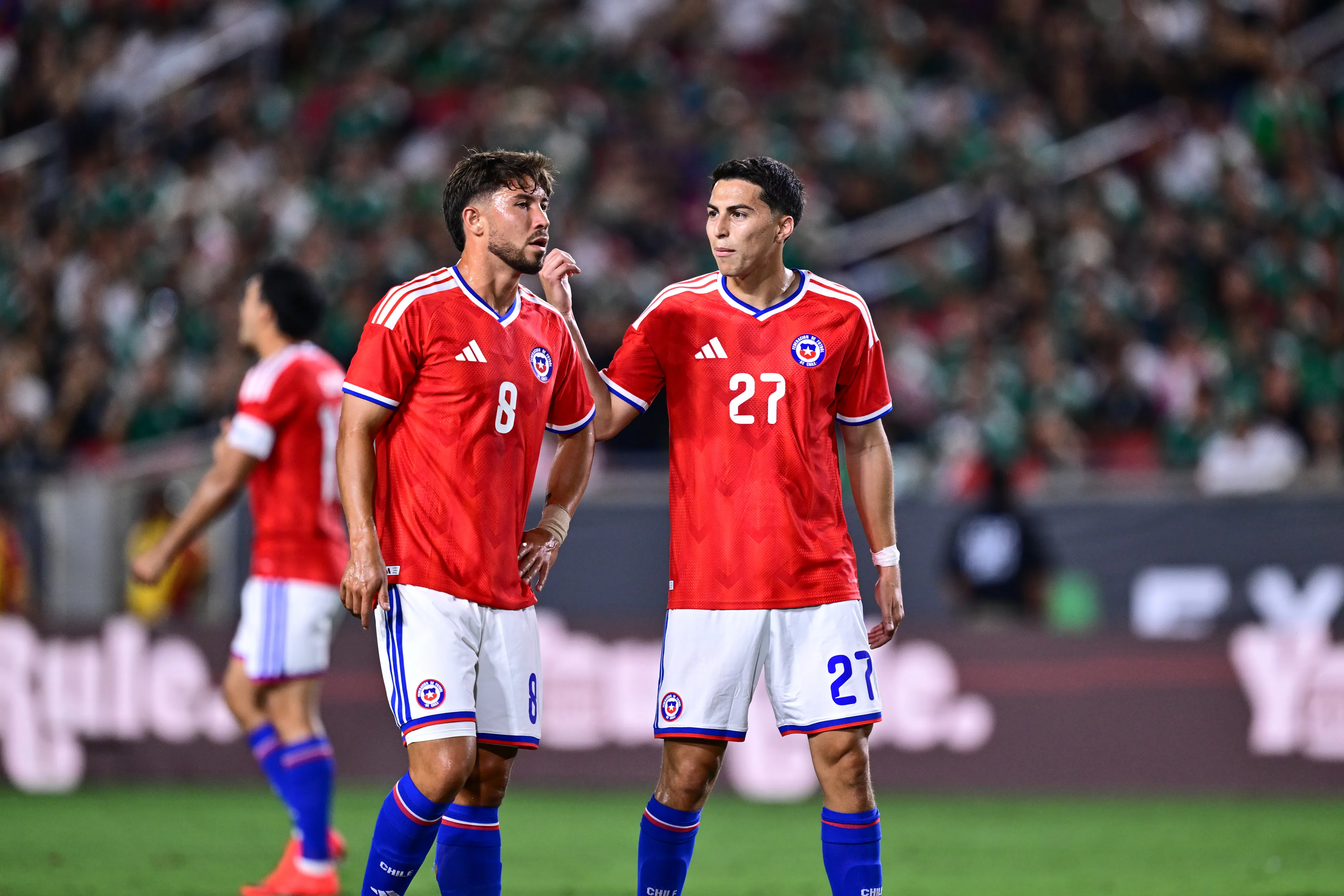 Felipe Loyola y Jonathan Villagra en el partido que Chile le ganó a México. (Julio Diaz/Photosport).