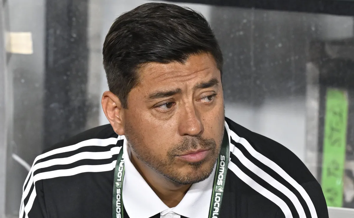 Córdova explica táctica con Ulloa que beneficia a Colo Colo Córdova explica táctica con Ulloa que beneficia a Colo Colo