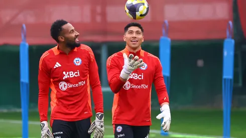Lawrence Vigouroux y Brayan Cortés en una práctica de la selección chilena.