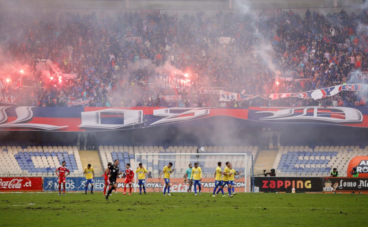 Tras incidentes en el Ester Roa Rebolledo: Confirman sanción para 5.001 hinchas de Universidad de Chile