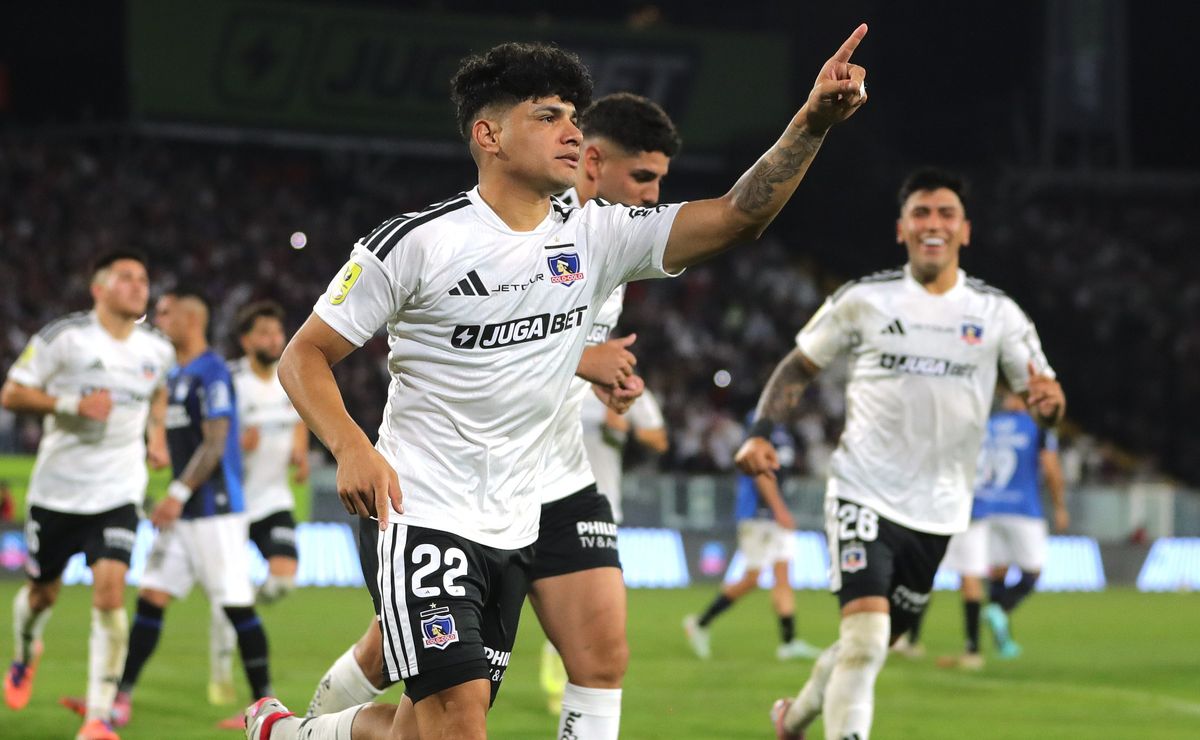 “Nunca jugó bien”: Multicampeón y capitán de Colo Colo explica con peras y manzanas porqué no debe seguir Claudio Aquino
