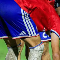 Figura se lesiona en la Roja y alerta a su DT a días de una final