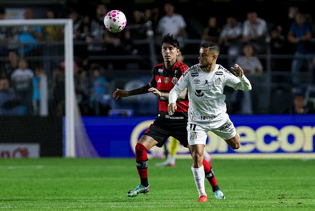Erick Pulgar fue titular en Flamengo. (Photo by Ricardo Moreira/Getty Images)