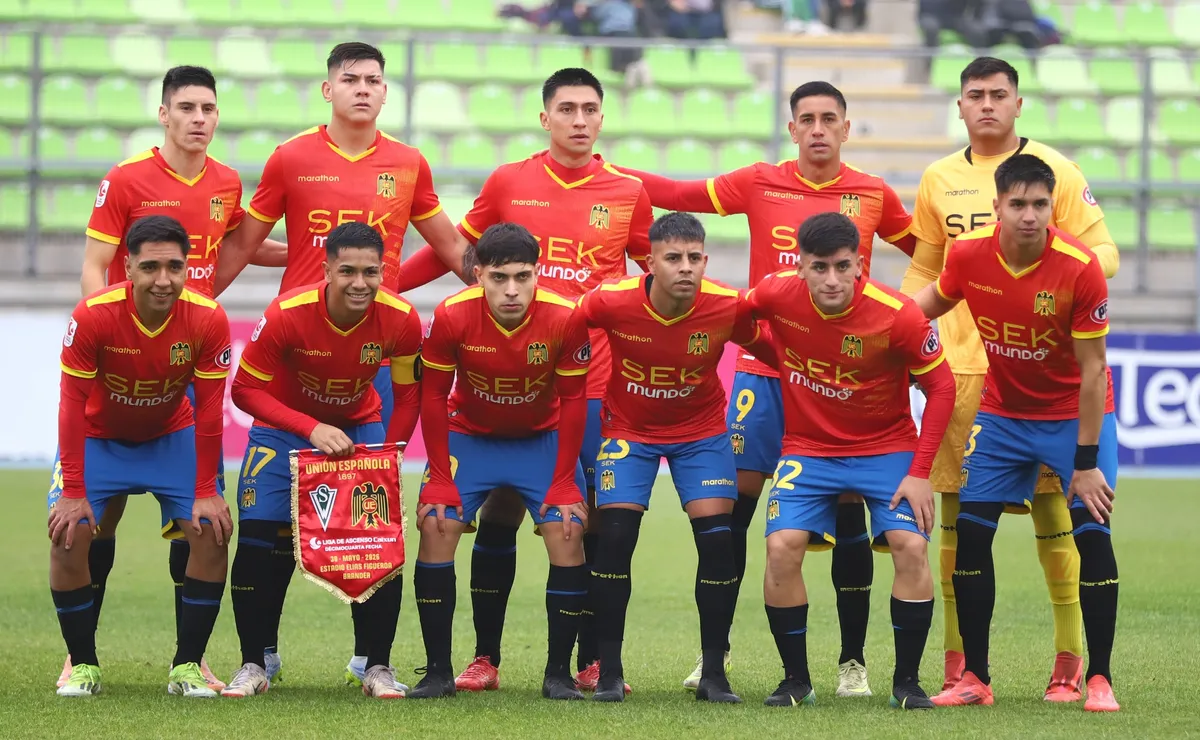 Marathon lanza nueva camiseta de Unión Española con Hispanito