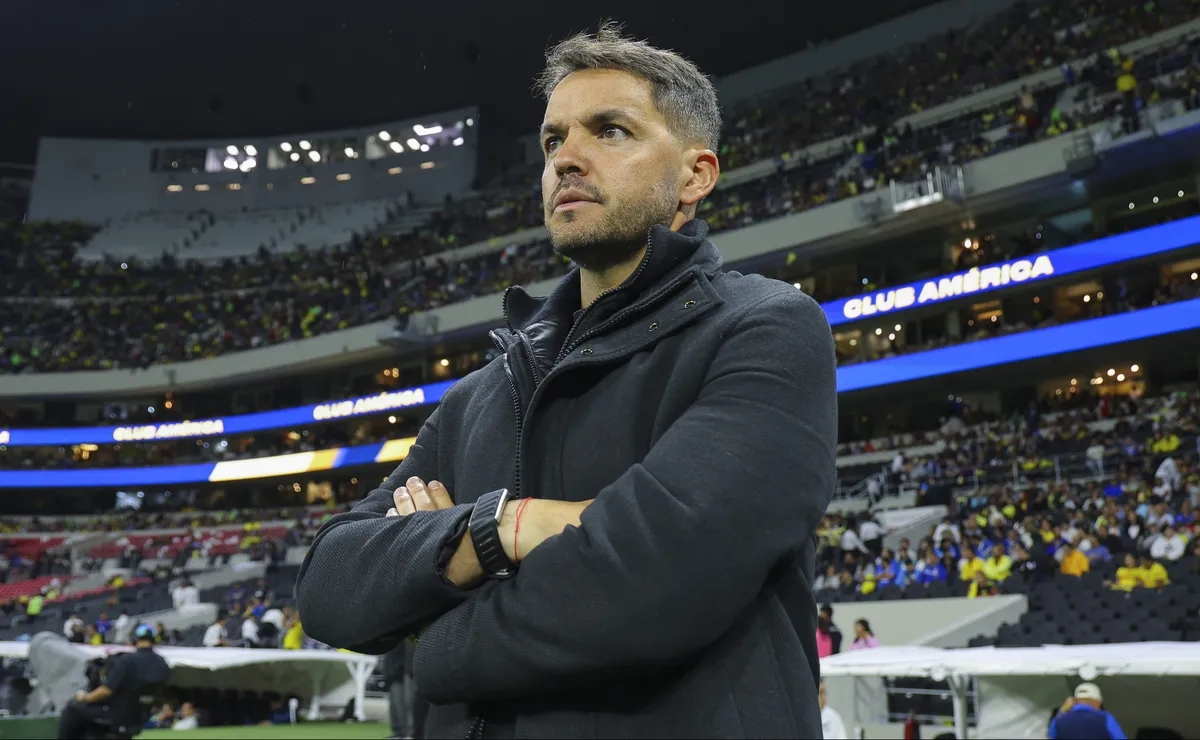 Nicolás Larcamón responde a rumores de la Roja