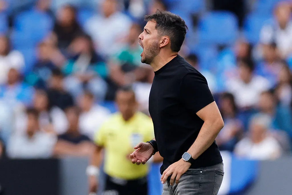 Nicolás Larcamón habló de la Roja. (Photo by Rodrigo Oropeza/Getty Images)