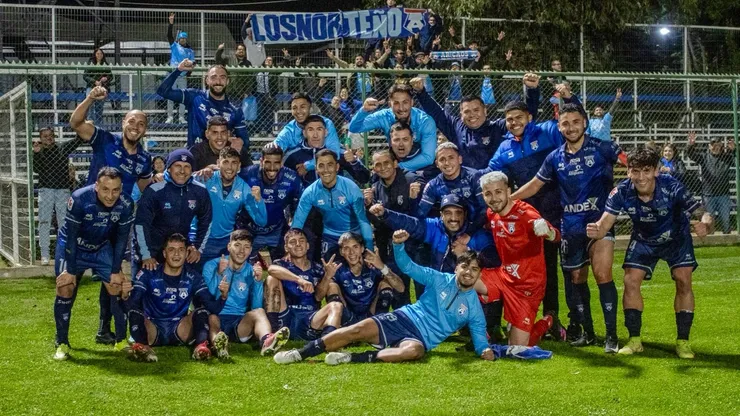 El plantel celebra su último triunfo en Santa Cruz.