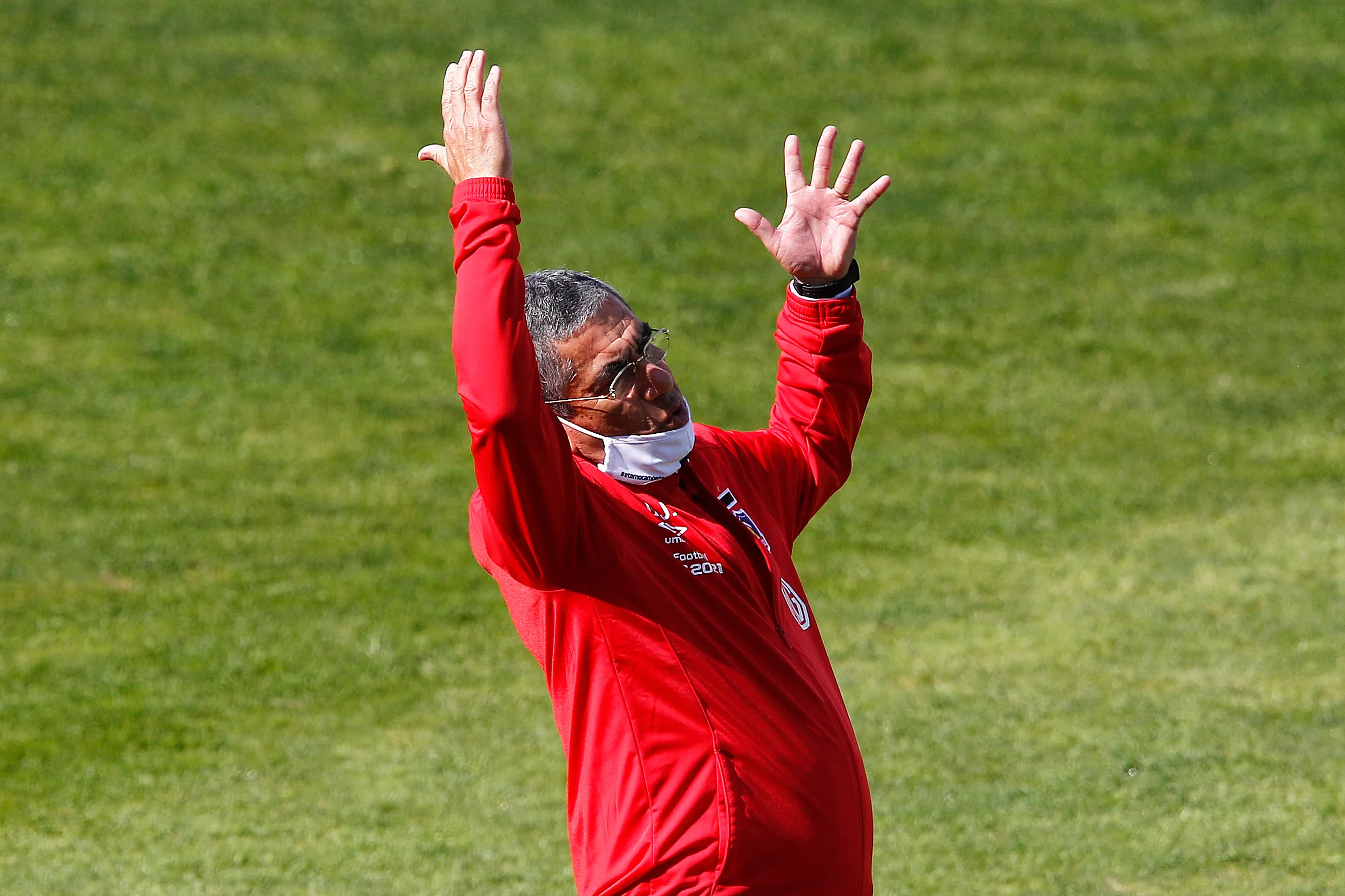 Gualberto Jara estuvo de acuerdo con Dragicevic, quien no dijo ningún disparate. (Felipe Zanca/Photosport).