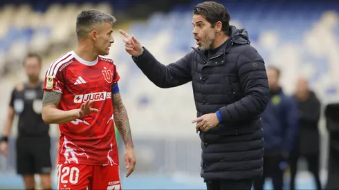 Fernando Gago toma un respiro con sus jugadores en la U.
