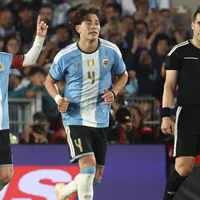 Pisco y ron: árbitros chilenos bailan con Amar Azul en despedida de Messi