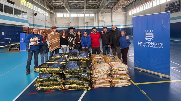 la Federación entregó una importante donación a la Municipalidad de Las Condes, comuna que se vio afectada por un aluvión este jueves.