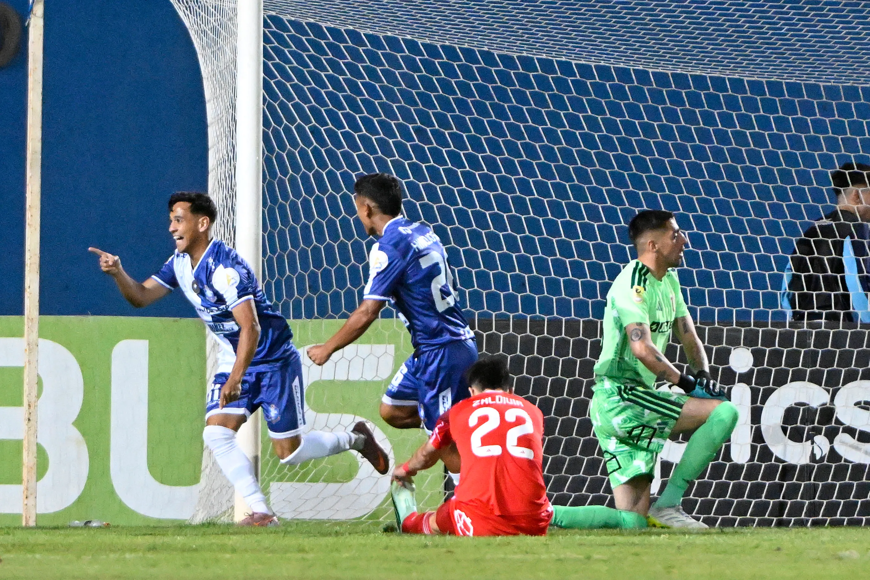 José Bandez celebra su gol ante la U. Foto: Pedro Tapia/Photosport