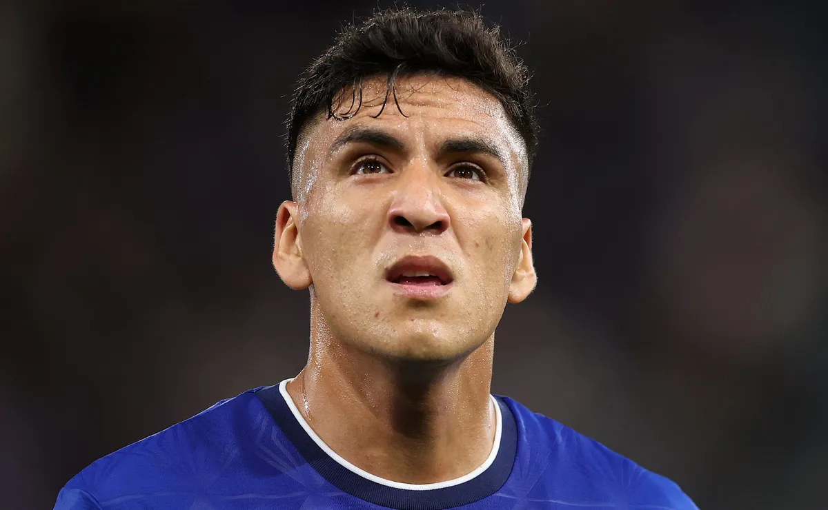 Marcelino Núñez excluido de Ipswich Town por regresar antes de tiempo