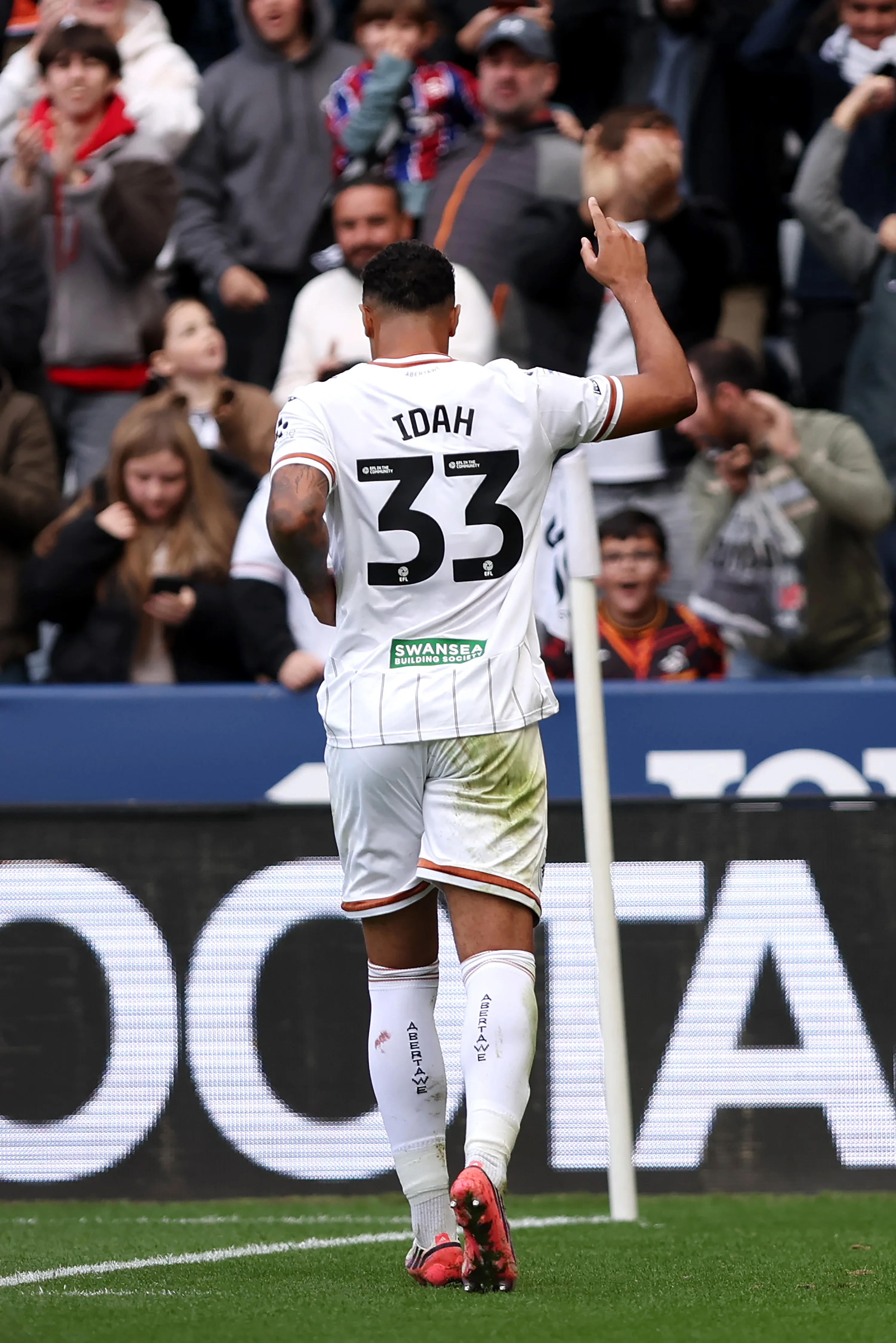 Así celebró Adam Idah, tímidamente, frente al Norwich City. (Sophie Lewis/Getty Images).