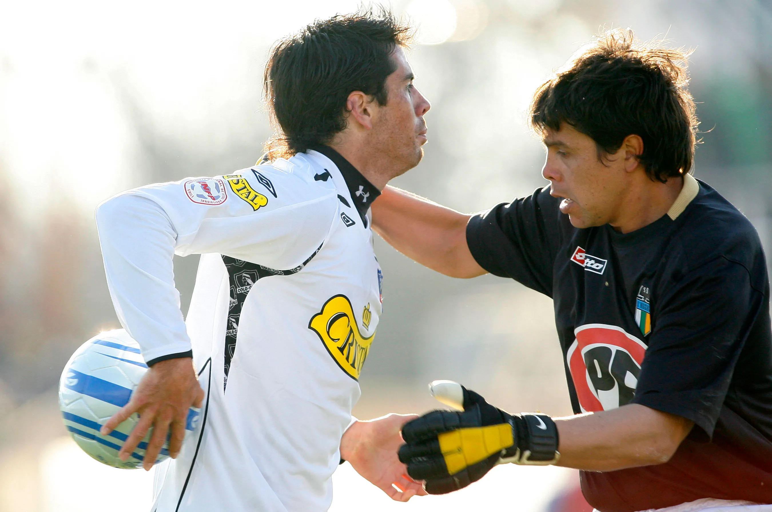 Carlos Tejas en acción ante Colo Colo cuando defendía el arco de O’Higgins. (Andrés Piña | Photosport).